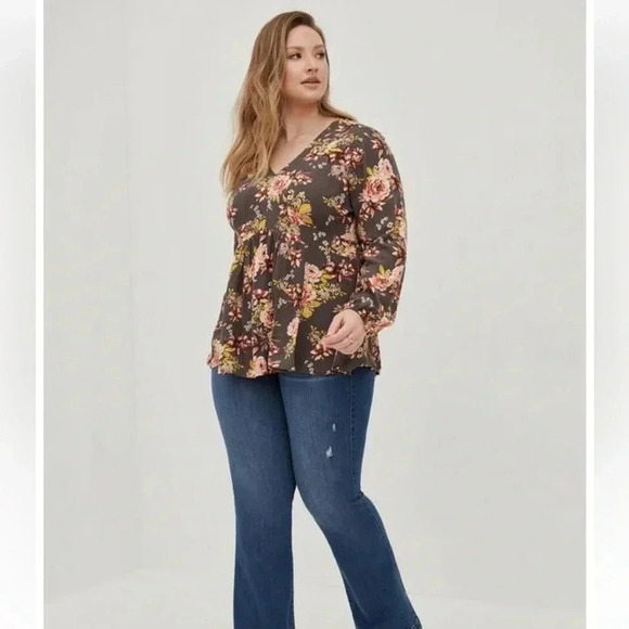 Torrid Gray Floral Crepe Babydoll Rayon Top - Picture 2 of 6